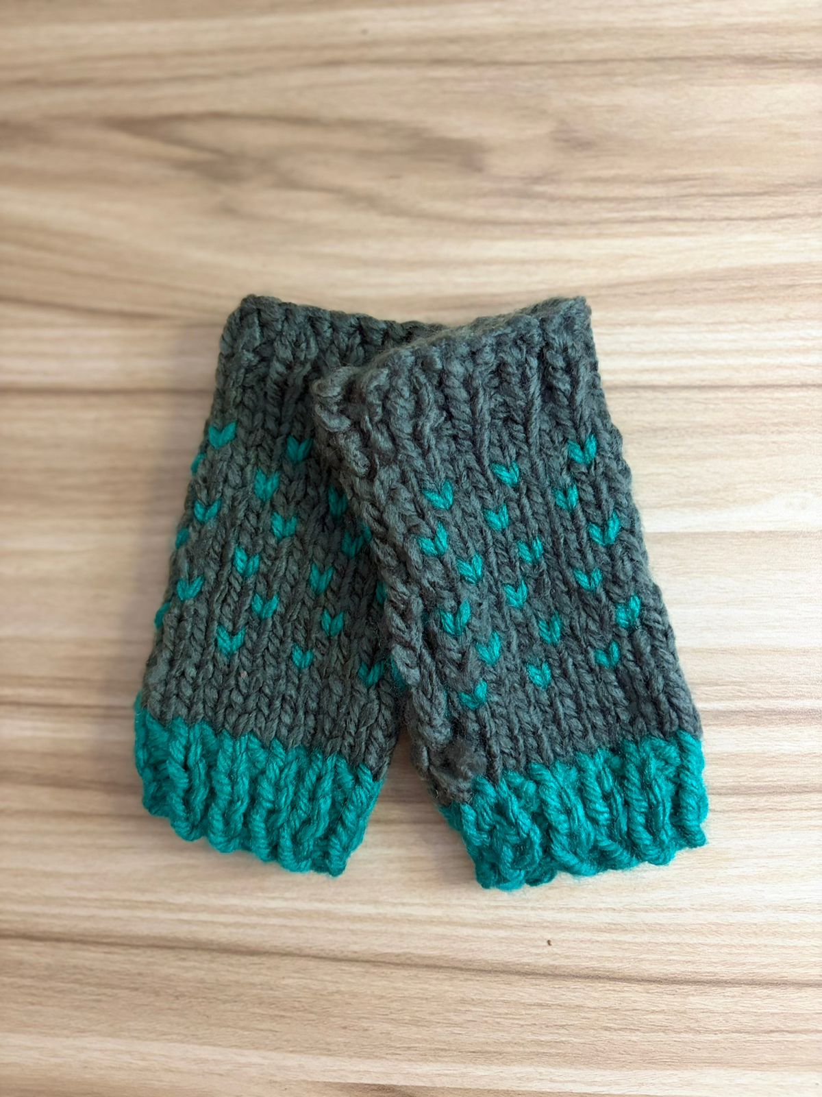 Miton de lana tejido a mano